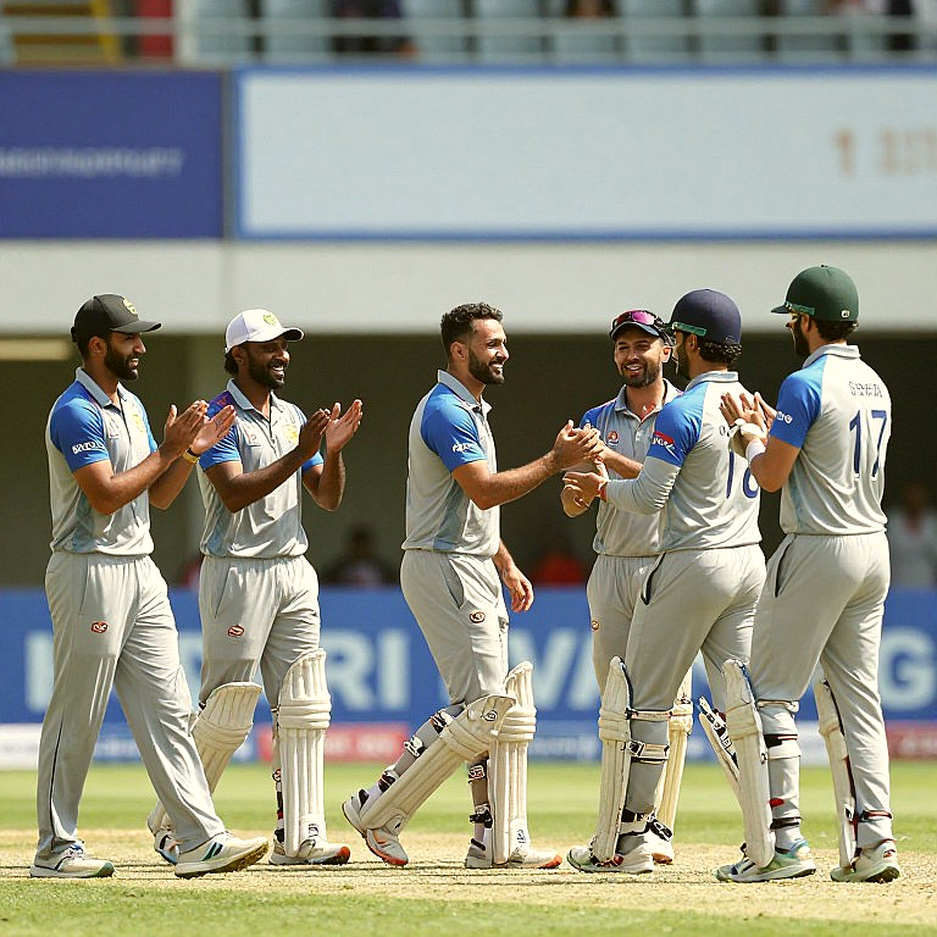 बेहरेनडॉर्फ का कंधा और रेनेगेड्स की खाली जगह: BBL|16 की गेंदबाज़ी-गणित